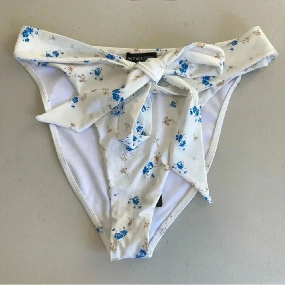 Pretty little thing floral bikini bottoms Wrap Size 6 Nwt